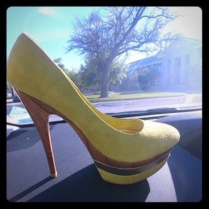 Bakers 8.5 green high heels